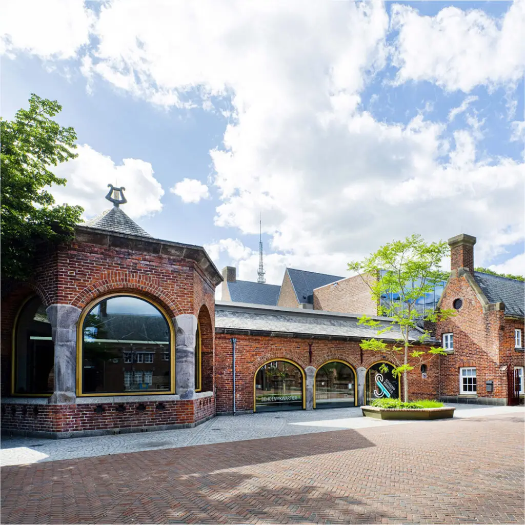 Prijswinnende museumarchitectuur van het Schoenenkwartier in Waalwijk, de schoenenstad van Nederland