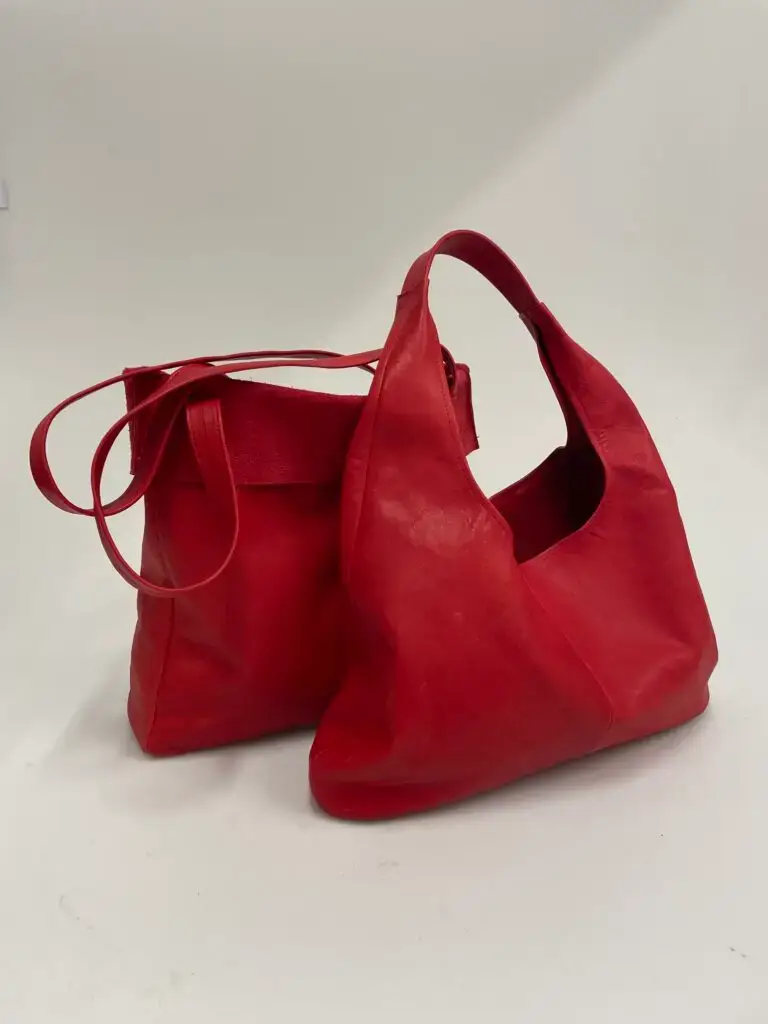 Voorbeeld van een zelfgemaakte leren tas uit de workshop ‘City Bag maken’ in het Schoenenkwartier