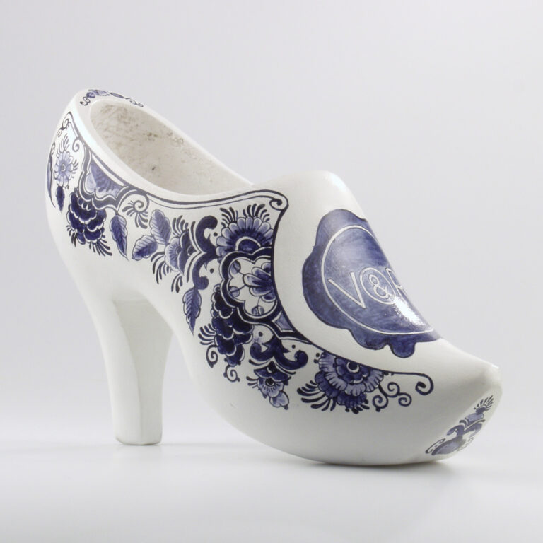 Klomp met Delftsblauwe motieven 'Maryna' uit de collectie "The fashion show" van Viktor & Rolf